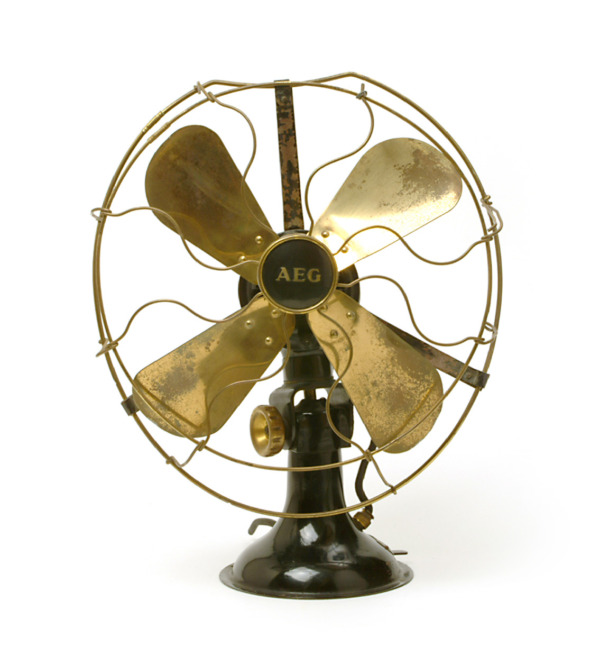 Object of the collection, electric table fan, varnished metal, brass, designed by Peter Behrens for AEG 1908
